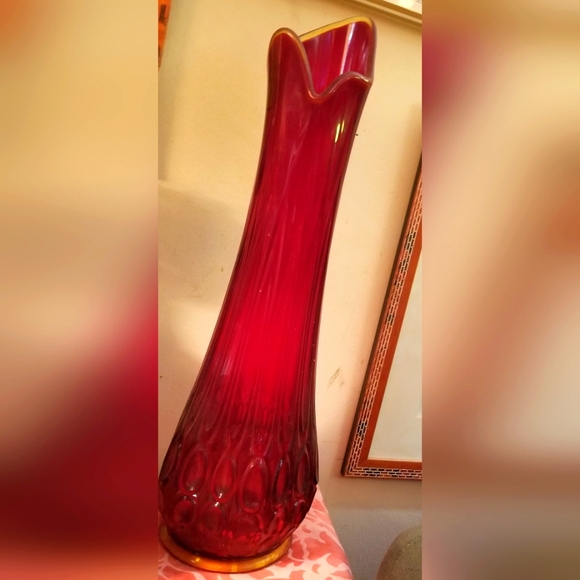 Vintage MCM 22" H RED L E SMITH SWUNG GLASS VASE yellow anberina base & top - Picture 5 of 6